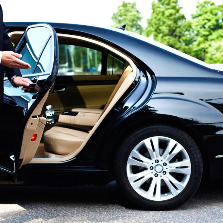Airport pick up and chauffeur Services